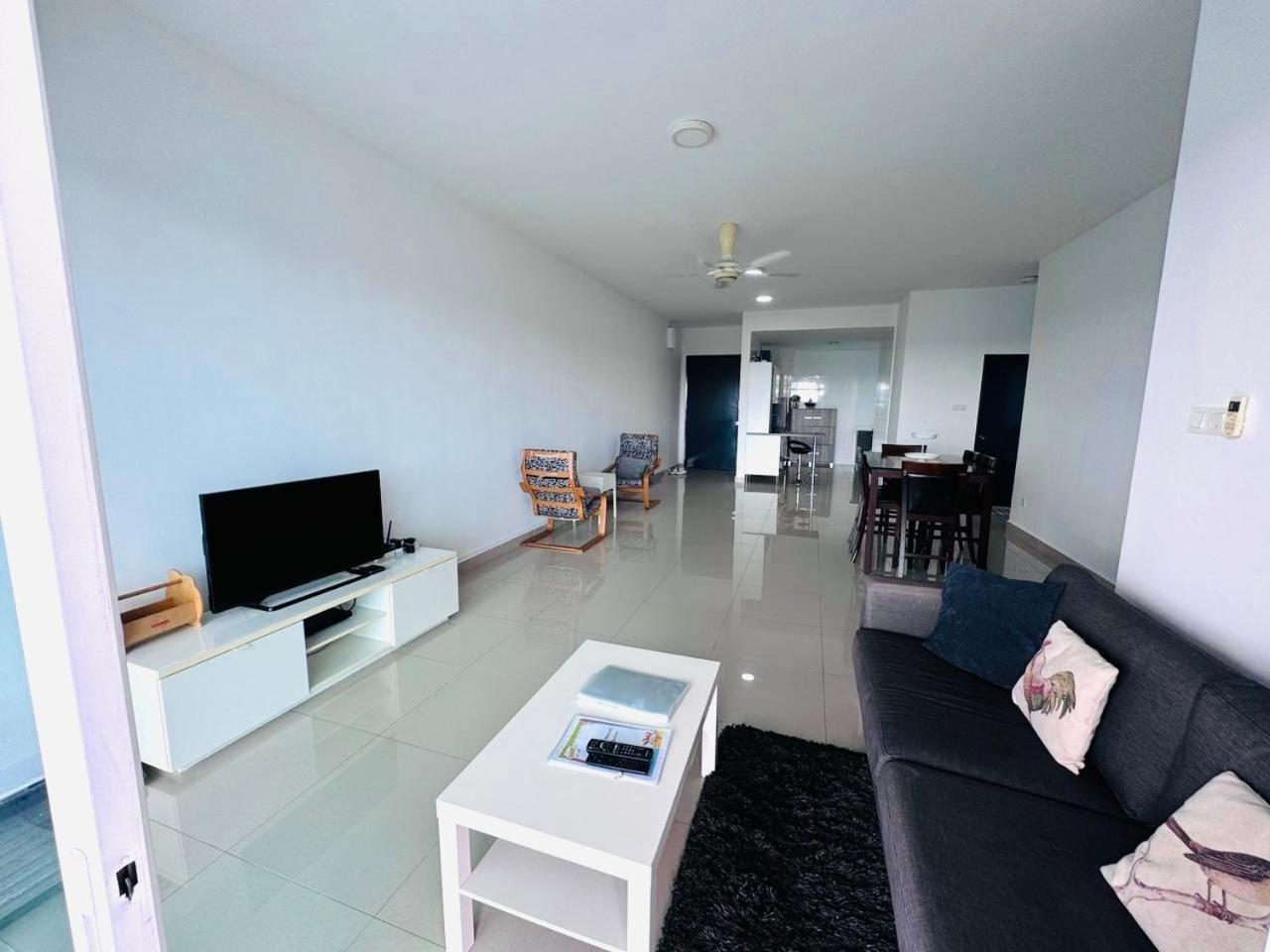Sandakan Spacious And Comfortable Pool View Condo Luaran gambar