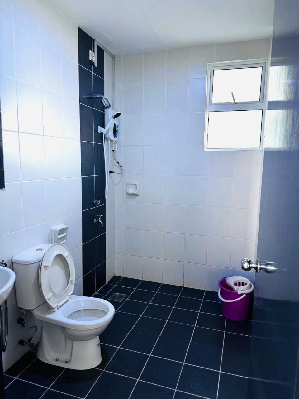 Sandakan Spacious And Comfortable Pool View Condo Luaran gambar