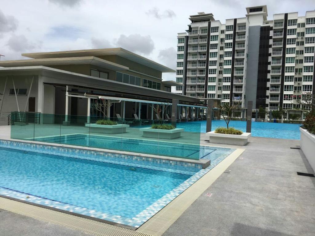 Sandakan Spacious And Comfortable Pool View Condo Luaran gambar