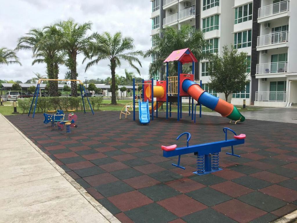 Sandakan Spacious And Comfortable Pool View Condo Luaran gambar